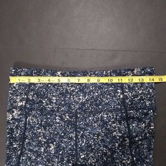 ATHLETA navy mosaic print mesh inset capri leggings, M - Picture 11 of 13